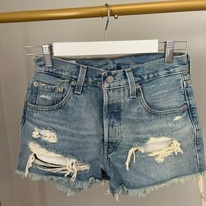 Levi’s 501 shorts size 25 new